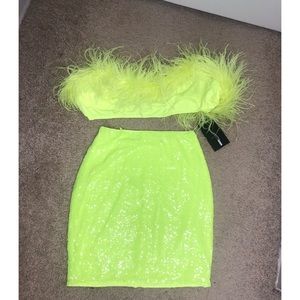 Neon lime green Two-piece feather set & Bag.